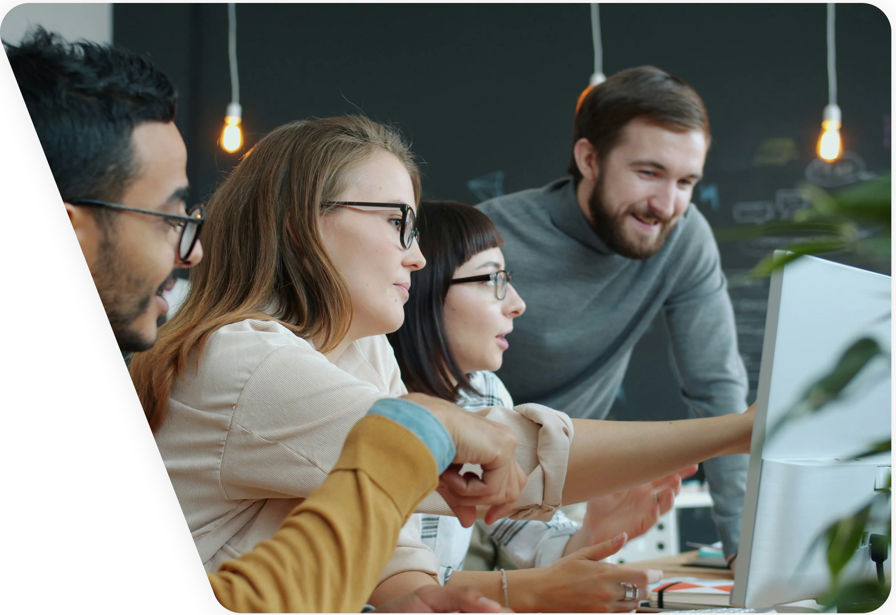 Rinfras team collaborating on enterprise IT and infrastructure projects