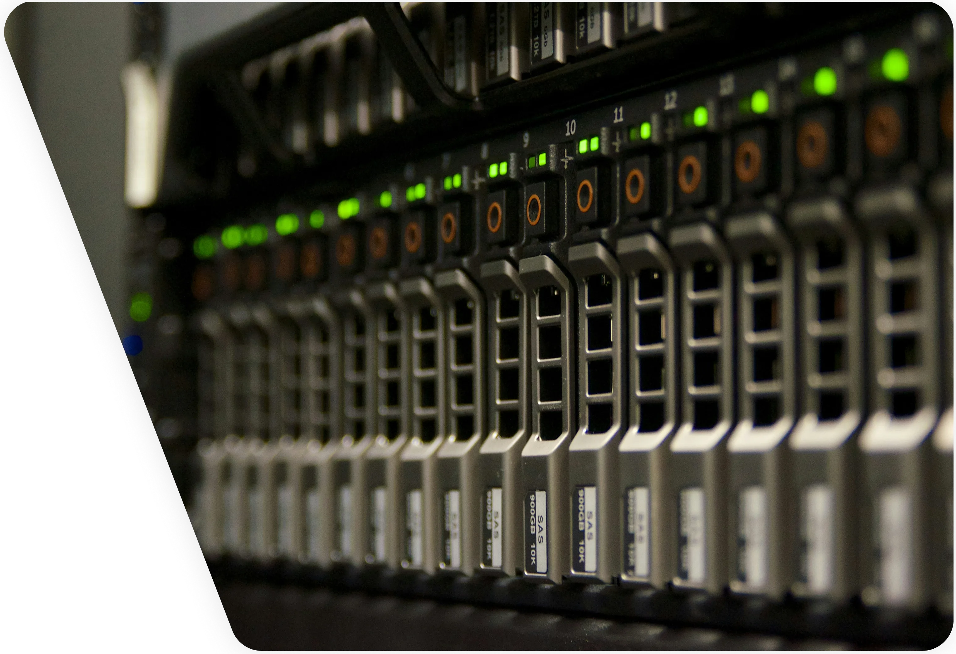 Rinfras team collaborating on IT services and infrastructure projects