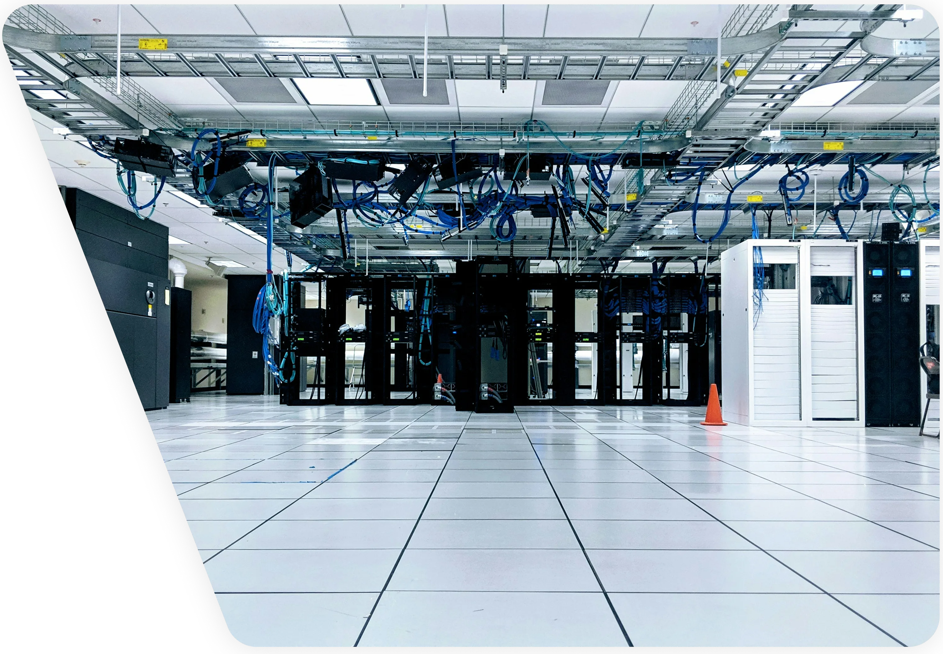 Rinfras team collaborating on IT services and infrastructure projects