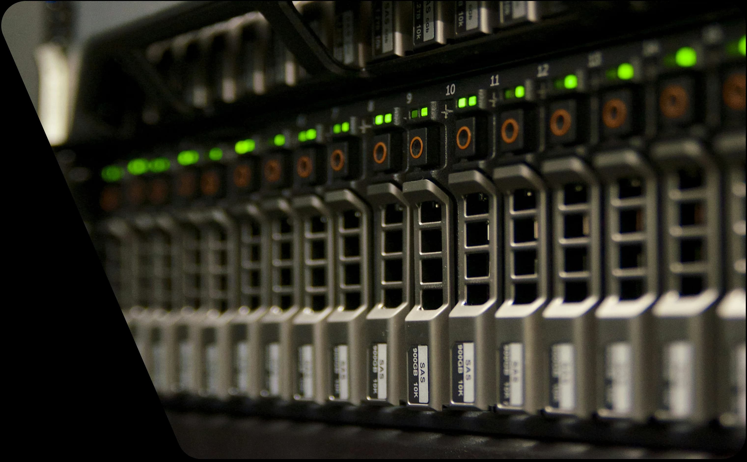 Rinfras team collaborating on IT services and infrastructure projects